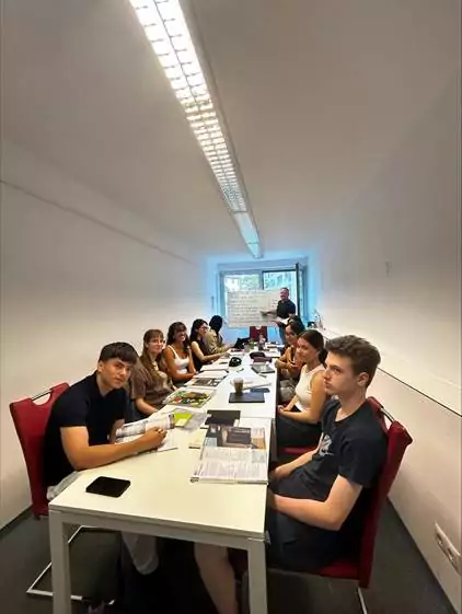 Wann verwendet man seit und von im Deutschen? Einfache Erklärung mit Beispielen Wann verwendet man seit und von im Deutschen? Einfache Erklärung mit Beispielen